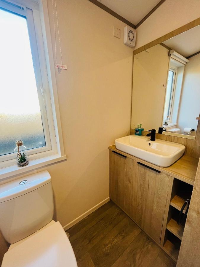 Loki'S Retreat Lodge With Hot Tub 요크 외부 사진