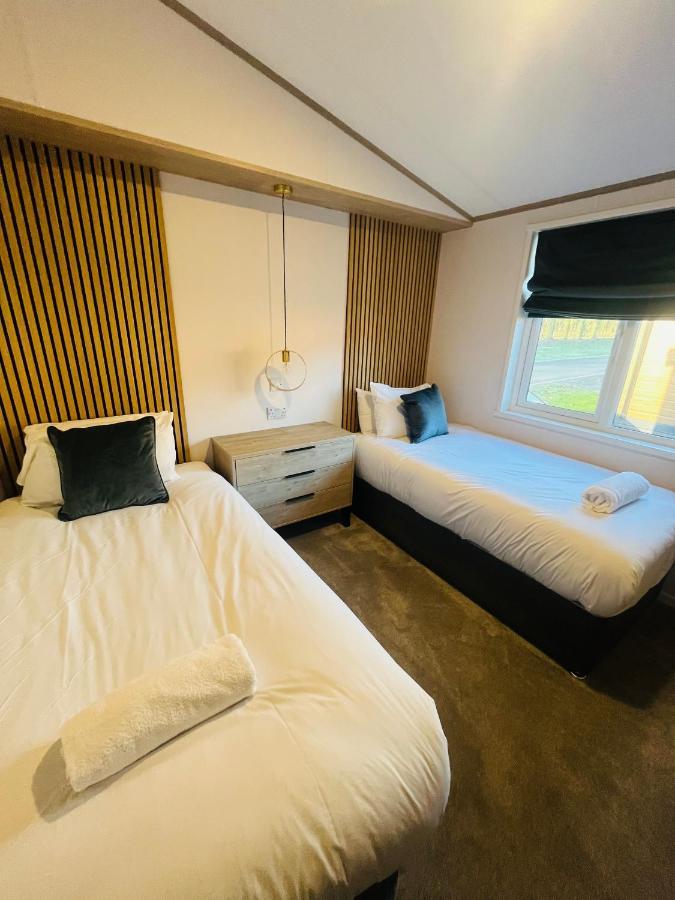 Loki'S Retreat Lodge With Hot Tub 요크 외부 사진