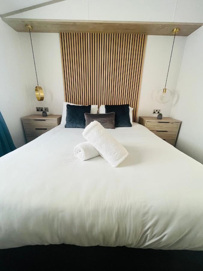 Loki'S Retreat Lodge With Hot Tub 요크 외부 사진