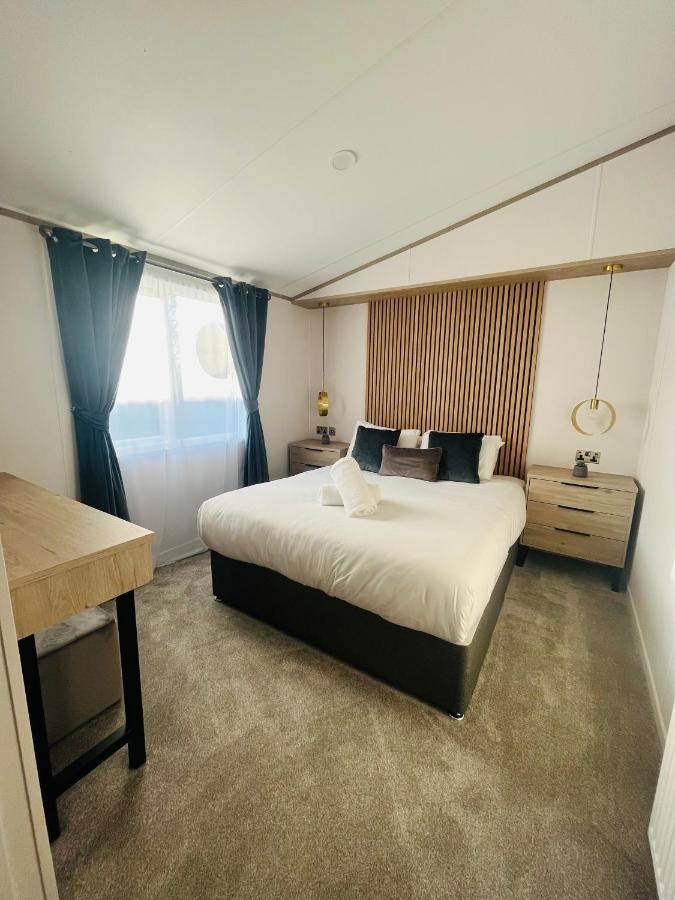 Loki'S Retreat Lodge With Hot Tub 요크 외부 사진
