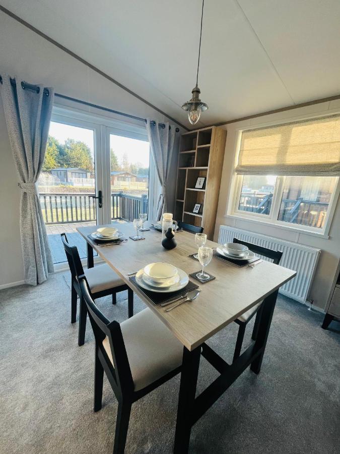 Loki'S Retreat Lodge With Hot Tub 요크 외부 사진