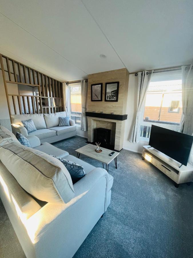 Loki'S Retreat Lodge With Hot Tub 요크 외부 사진