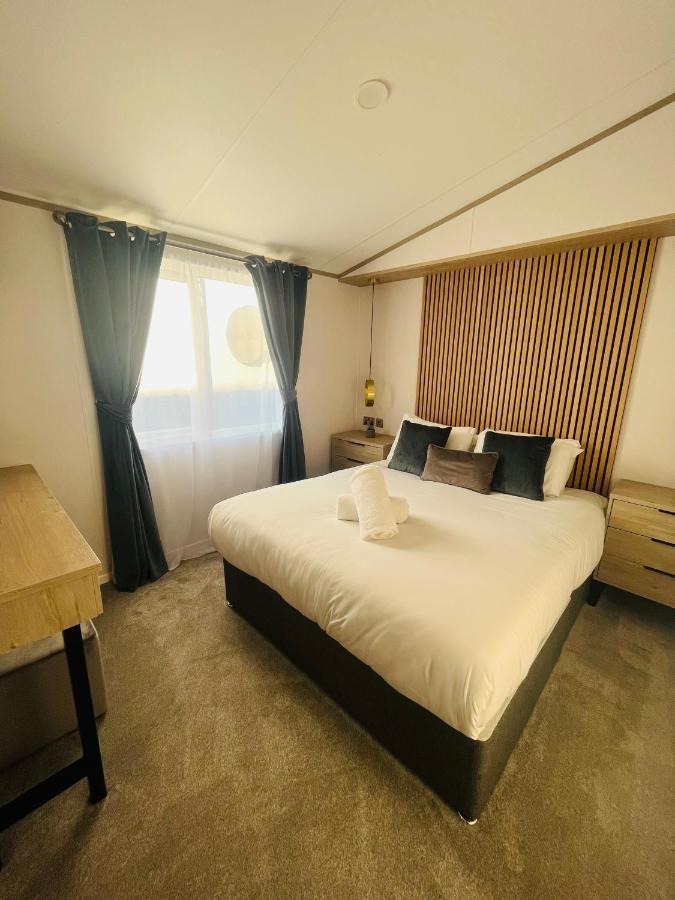Loki'S Retreat Lodge With Hot Tub 요크 외부 사진